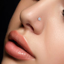Nasenpiercing "Flower" aus Edelstahl mit blauen Glitzeropalen-Bild 2